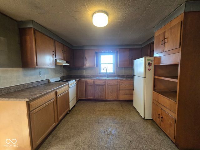 691 E Middle Street, Rosedale, IN 47874