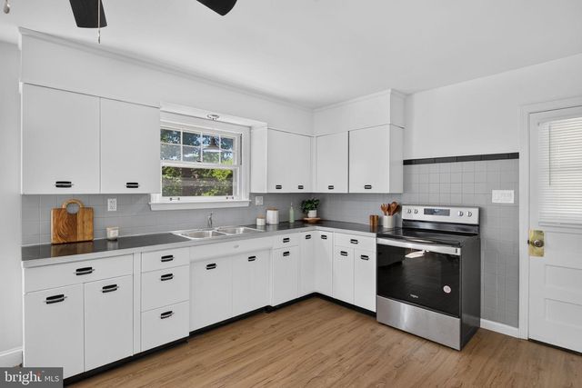 124 LANDIS AVE, Millersville, PA 17551