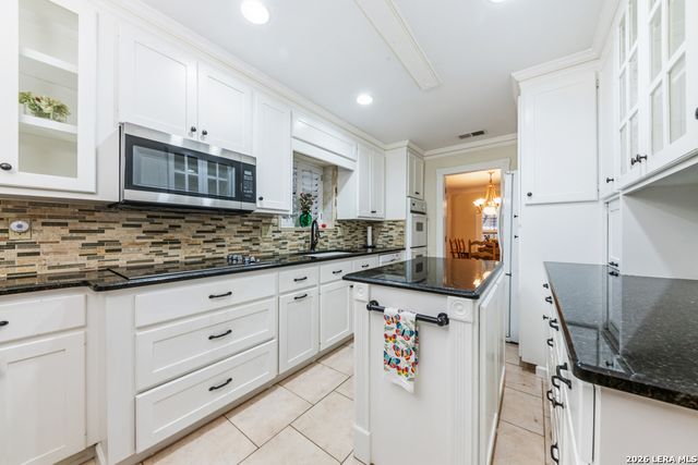 5010 CRESTWOOD DR, Schertz, TX 78108