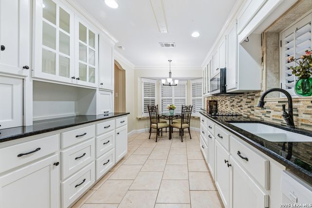 5010 CRESTWOOD DR, Schertz, TX 78108