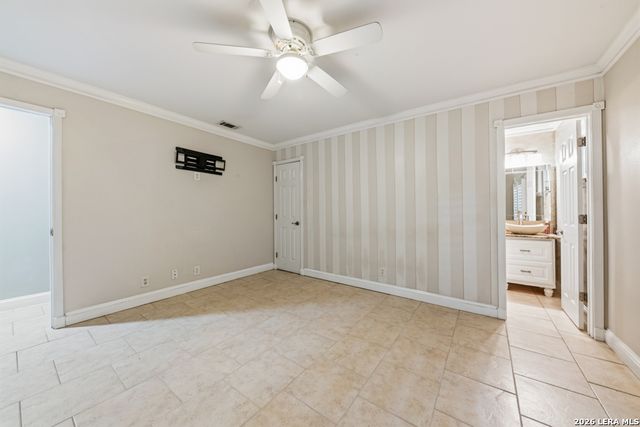 5010 CRESTWOOD DR, Schertz, TX 78108