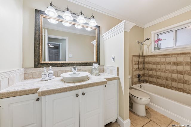 5010 CRESTWOOD DR, Schertz, TX 78108