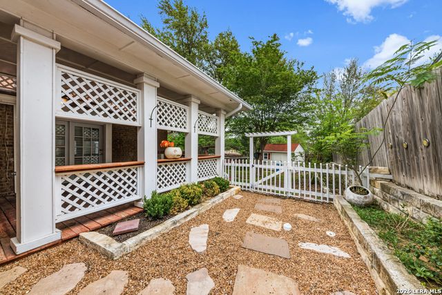 5010 CRESTWOOD DR, Schertz, TX 78108