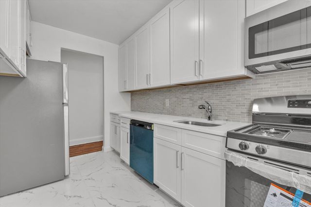 67-12 Yellowstone Boulevard B9, Forest Hills, NY 11375