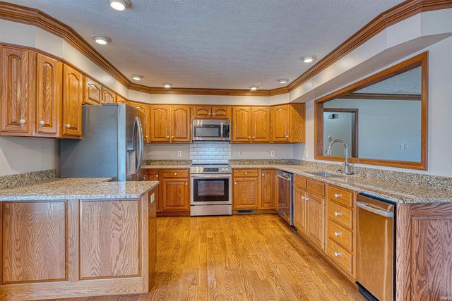 615 Brookview Drive, Evansville, IN 47711