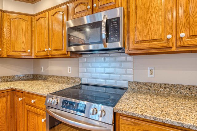 615 Brookview Drive, Evansville, IN 47711