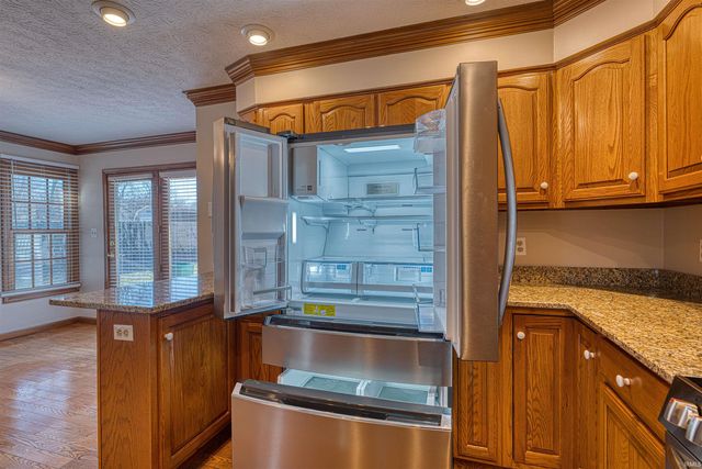 615 Brookview Drive, Evansville, IN 47711