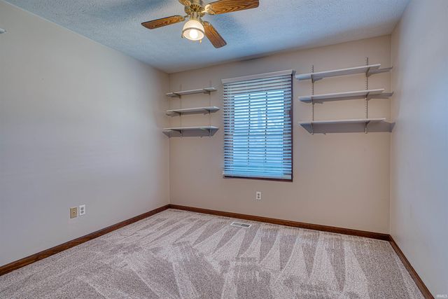 615 Brookview Drive, Evansville, IN 47711