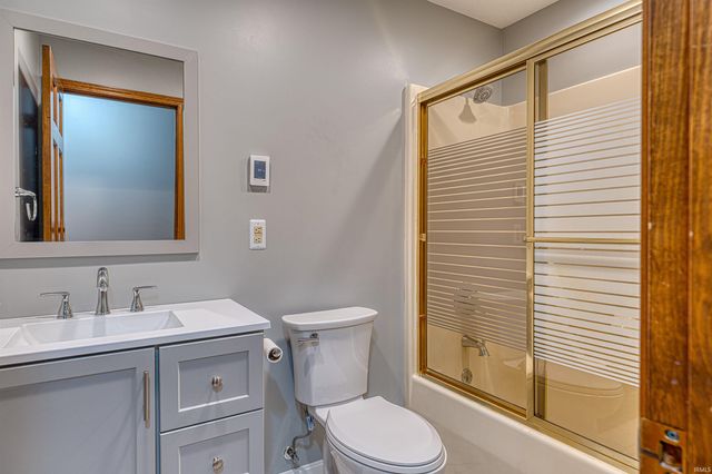 615 Brookview Drive, Evansville, IN 47711