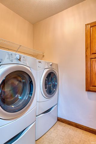 615 Brookview Drive, Evansville, IN 47711