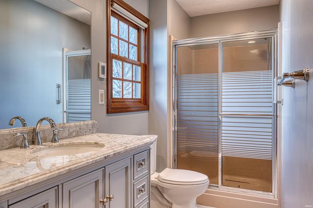 615 Brookview Drive, Evansville, IN 47711