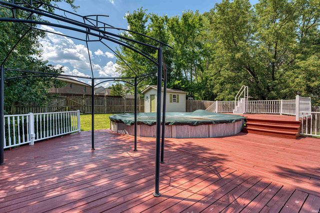 615 Brookview Drive, Evansville, IN 47711