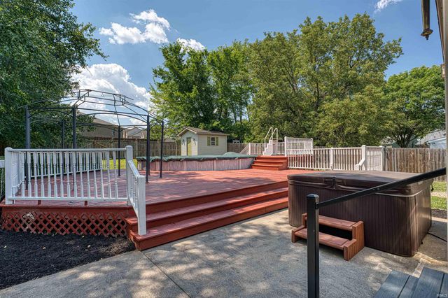 615 Brookview Drive, Evansville, IN 47711