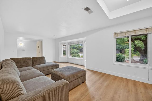 3440 Meadow Way, Rocklin, CA 95677