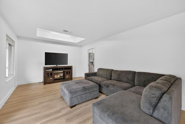 3440 Meadow Way, Rocklin, CA 95677