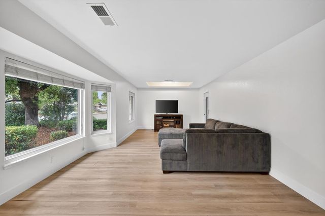 3440 Meadow Way, Rocklin, CA 95677