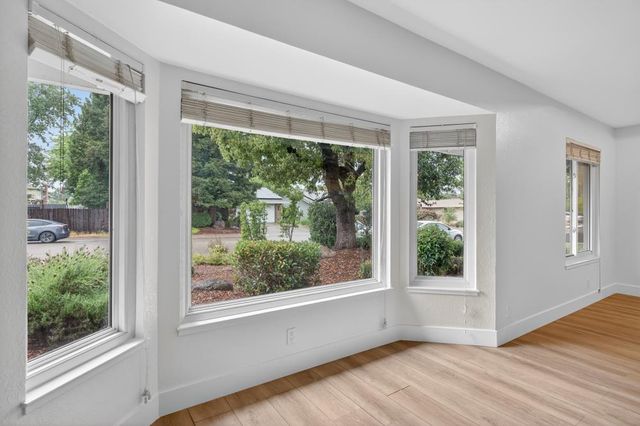 3440 Meadow Way, Rocklin, CA 95677