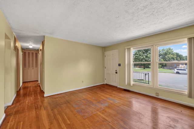 686 Harr Circle, Lexington, KY 40505