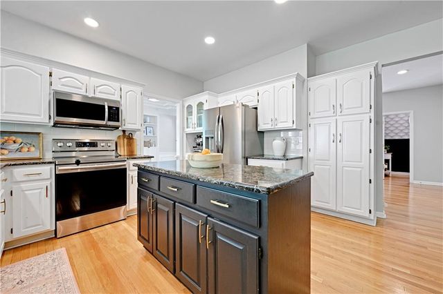 2900 W 131st Street, Leawood, KS 66209