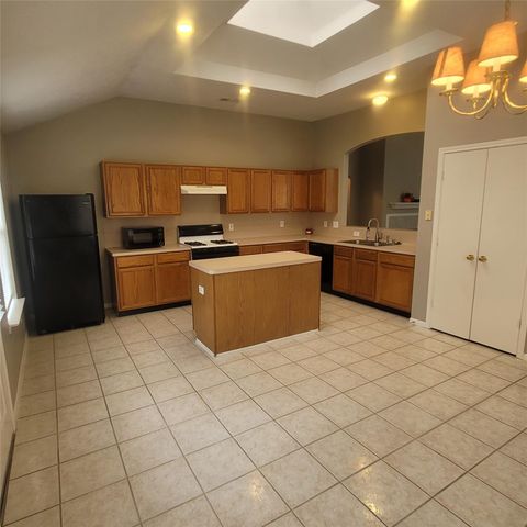 1411 Hunter Ridge Court, Fresno, TX 77545