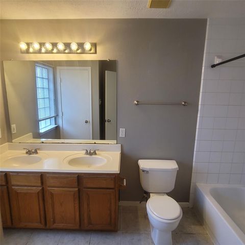 1411 Hunter Ridge Court, Fresno, TX 77545