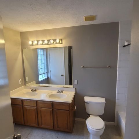 1411 Hunter Ridge Court, Fresno, TX 77545