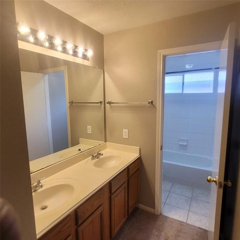 1411 Hunter Ridge Court, Fresno, TX 77545