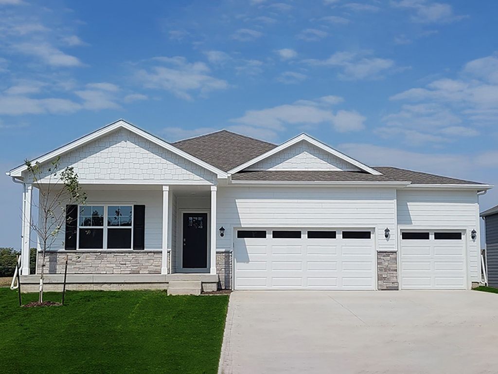 1190 Hillside Place, Polk City, IA 50226