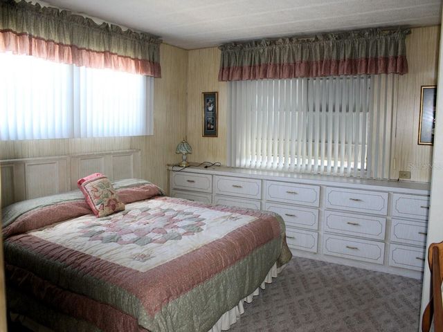 2E PINDO PALM STREET E, Largo, FL 33770