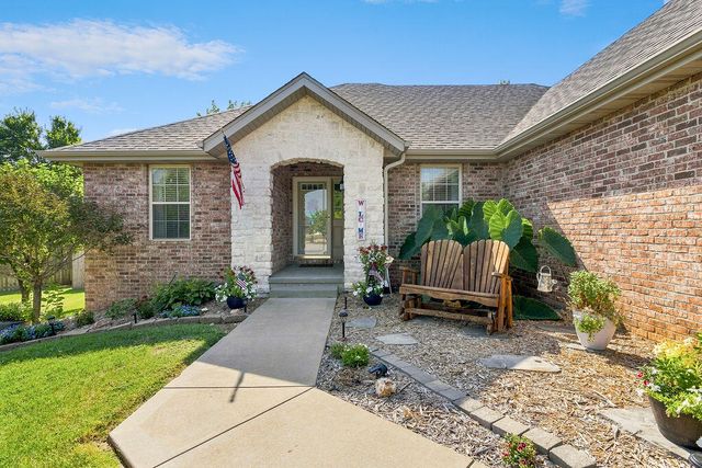 3186 N Nixon Avenue, Springfield, MO 65803