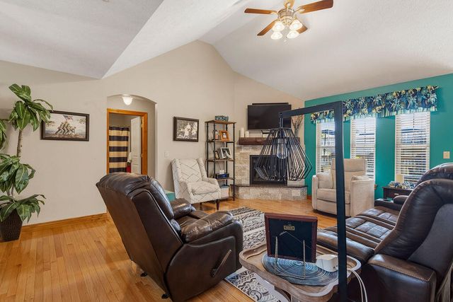 3186 N Nixon Avenue, Springfield, MO 65803
