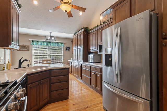 3186 N Nixon Avenue, Springfield, MO 65803