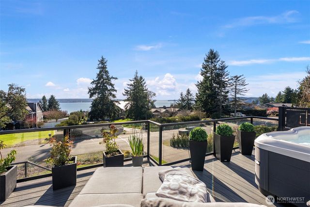 1229 Queets Drive, Fox Island, WA 98333