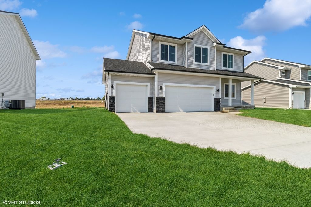 319 41st Street SW, Altoona, IA 50009