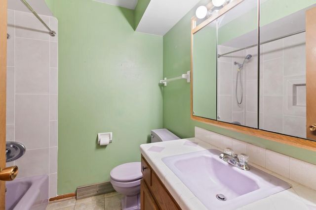 1927 Michigan AVENUE, Waukesha, WI 53188