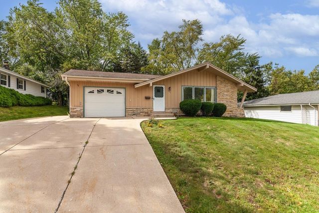 1927 Michigan AVENUE, Waukesha, WI 53188