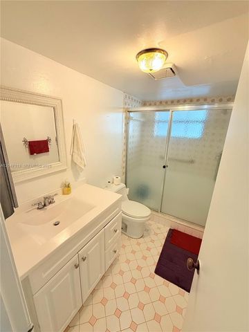 4140 NW 44th Ave 305, Lauderdale Lakes, FL 33319