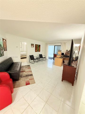 4140 NW 44th Ave 305, Lauderdale Lakes, FL 33319