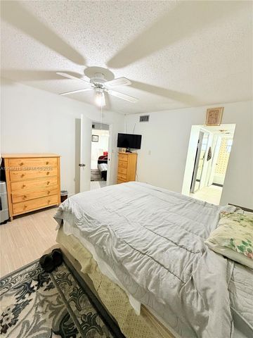 4140 NW 44th Ave 305, Lauderdale Lakes, FL 33319