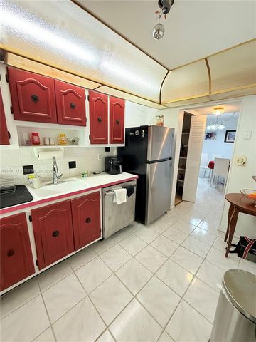 4140 NW 44th Ave 305, Lauderdale Lakes, FL 33319