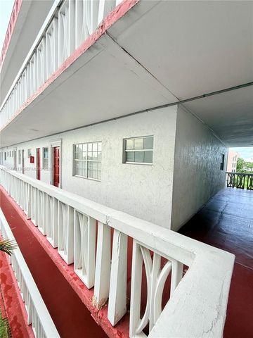 4140 NW 44th Ave 305, Lauderdale Lakes, FL 33319