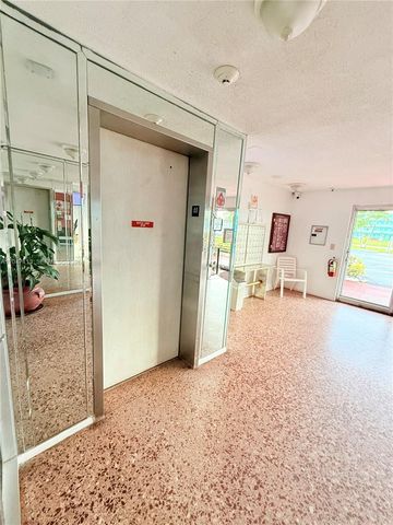 4140 NW 44th Ave 305, Lauderdale Lakes, FL 33319