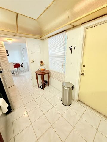 4140 NW 44th Ave 305, Lauderdale Lakes, FL 33319