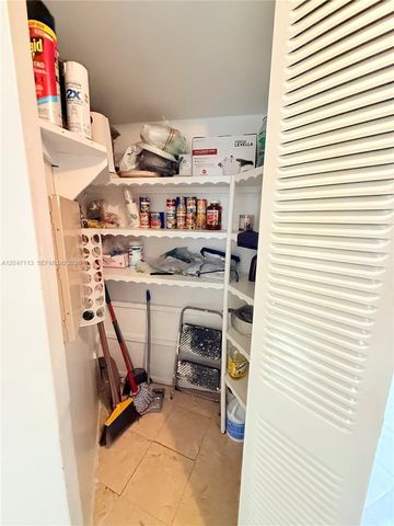 4140 NW 44th Ave 305, Lauderdale Lakes, FL 33319