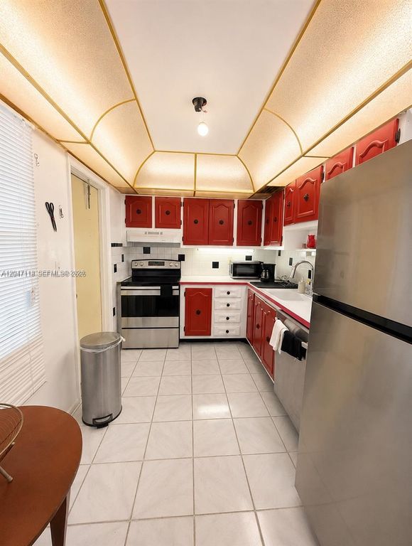 4140 NW 44th Ave 305, Lauderdale Lakes, FL 33319
