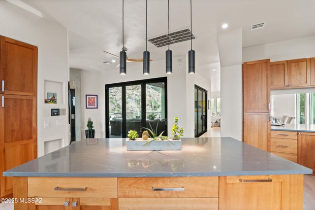 3898 N Camino Ojo De Agua, Tucson, AZ 85749