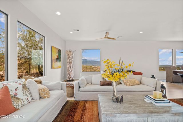 3898 N Camino Ojo De Agua, Tucson, AZ 85749