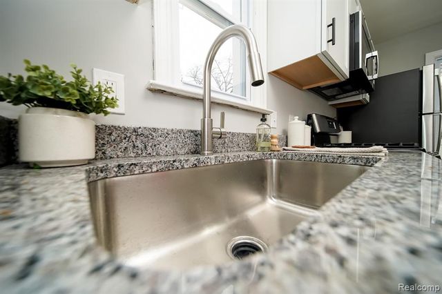 4643 S Hubbard Street, Wayne, MI 48184