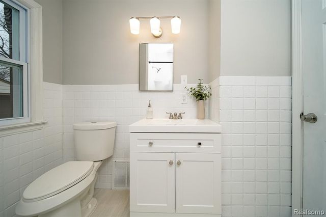 4643 S Hubbard Street, Wayne, MI 48184