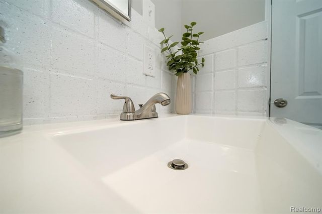 4643 S Hubbard Street, Wayne, MI 48184